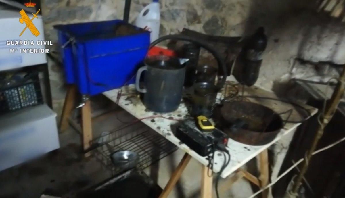 Imagen del supuesto material explosivo incautado en la operación contra CDR. Imagen del supuesto material explosivo incautado en la operación contra CDR.