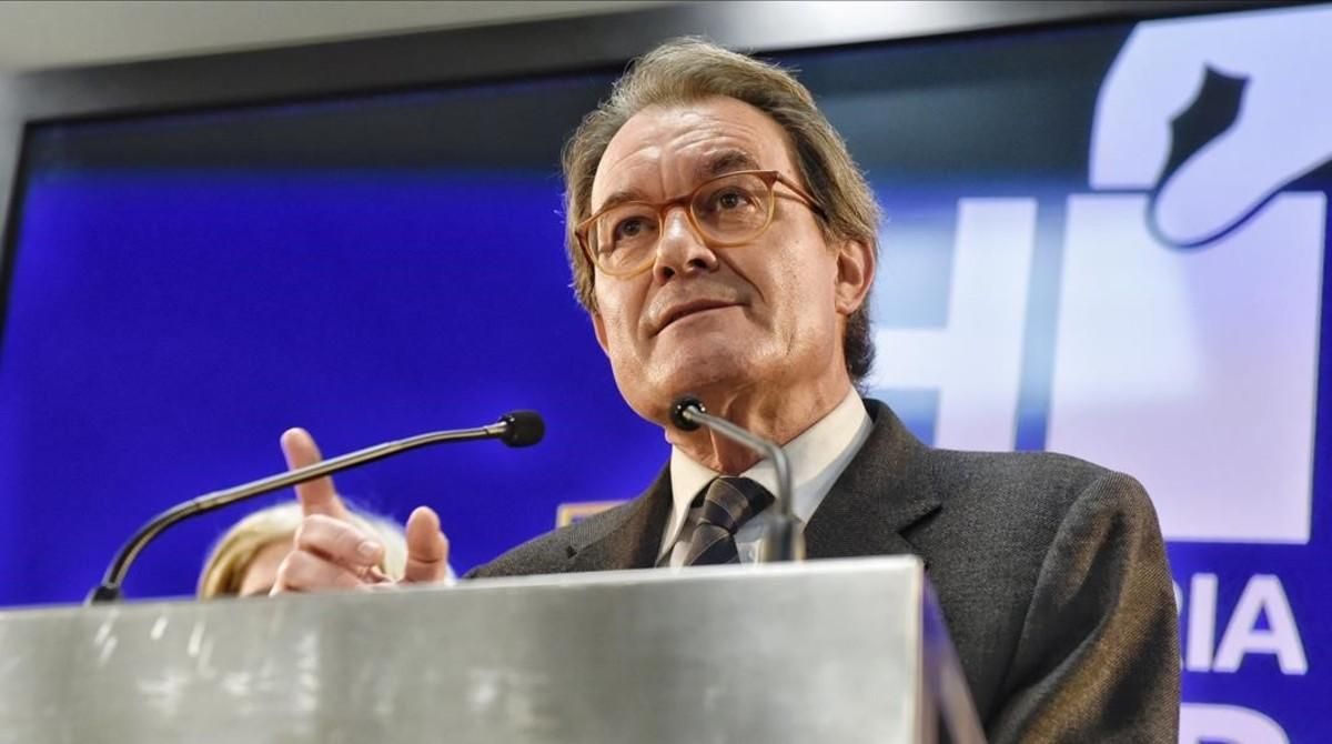 Artur Mas, tras conocer la sentencia de inhabilitación por la consulta del 9-N. Artur Mas, tras conocer la sentencia de inhabilitación por la consulta del 9-N.