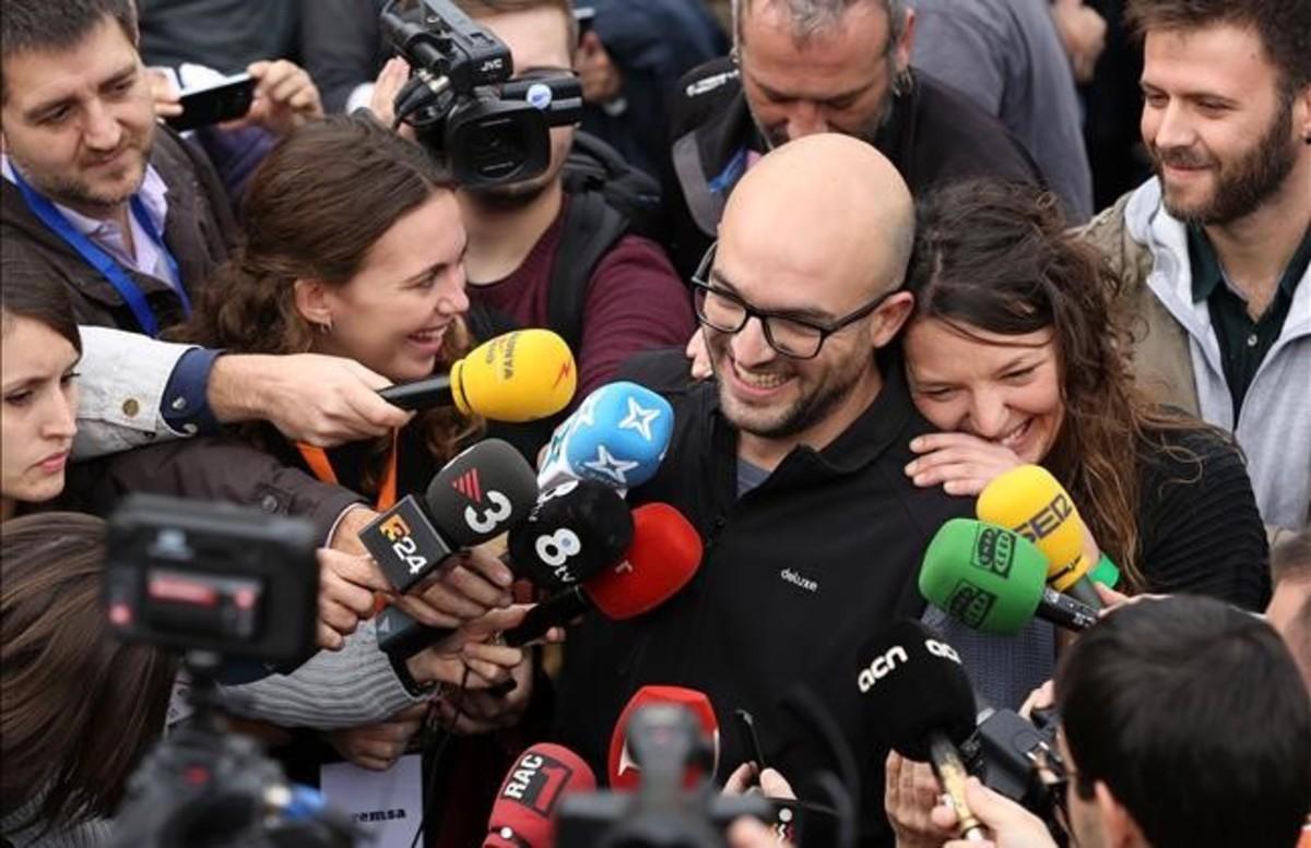 Montse Venturós y Joan Coma en la concentración contra la judialización de la política el pasado noviembre en Barcelona. Montse Venturós y Joan Coma en la concentración contra la judialización de la política el pasado noviembre en Barcelona.