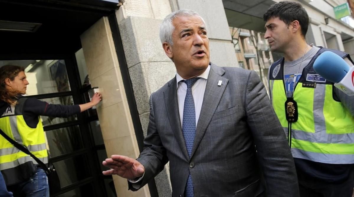 El presidente de Ausbanc, Luis Pineda, a su salida de la sede de la asociación en Madrid. El presidente de Ausbanc, Luis Pineda, a su salida de la sede de la asociación en Madrid.