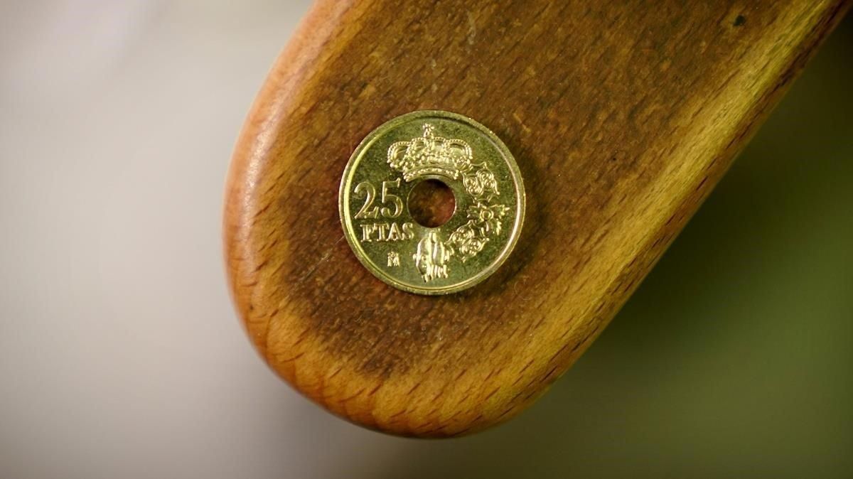 Una moneda de 25 pesetas. Una moneda de 25 pesetas.