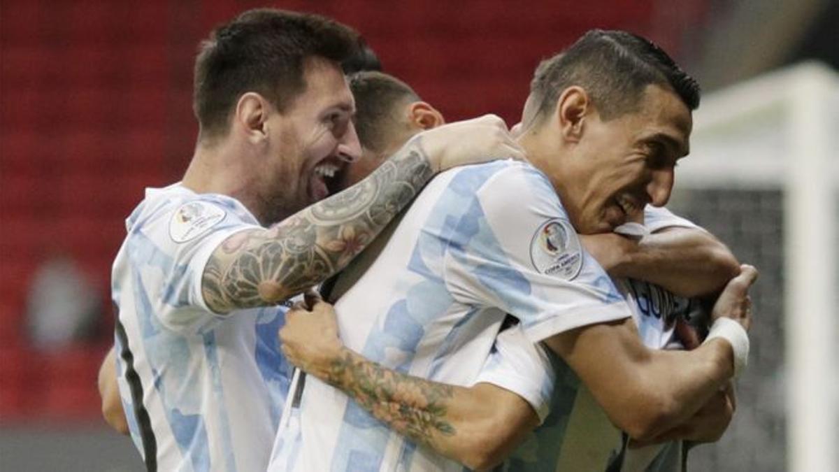 Los argentinos celebran un gol en la Copa América