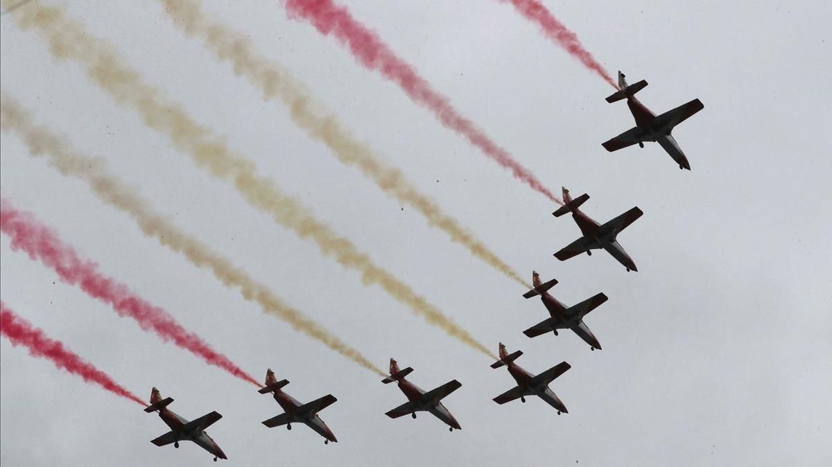 Las siete aeronaves de la Patrulla Águila durante el desfile del 12 de octubre del 2018, en Madrid. Las siete aeronaves de la Patrulla Águila durante el desfile del 12 de octubre del 2018, en Madrid.