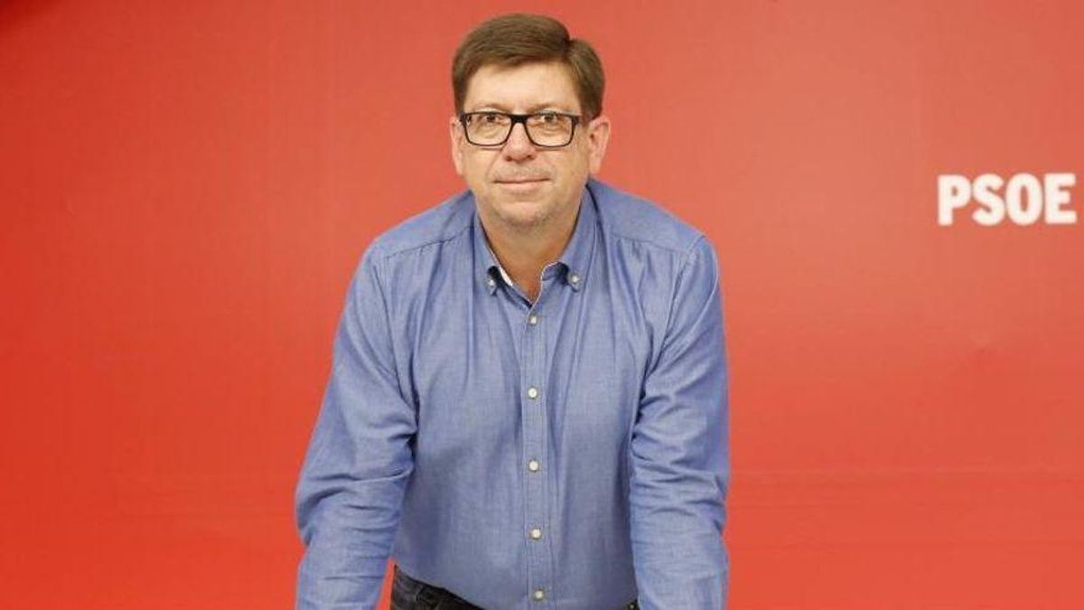 El dirigente sevillano Paco Salazar, nuevo secretario general de Planificación Estratégica en el Gabinete de la Presidencia del Gobierno, en una imagen distribuida por el PSOE. El dirigente sevillano Paco Salazar, nuevo secretario general de Planificación Estratégica en el Gabinete de la Presidencia del Gobierno, en una imagen distribuida por el PSOE.