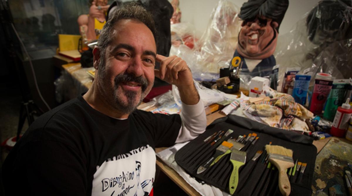El caricaturista Joan Vizcarra ens presenta un documental de més dels seus 20 anys de carrera.