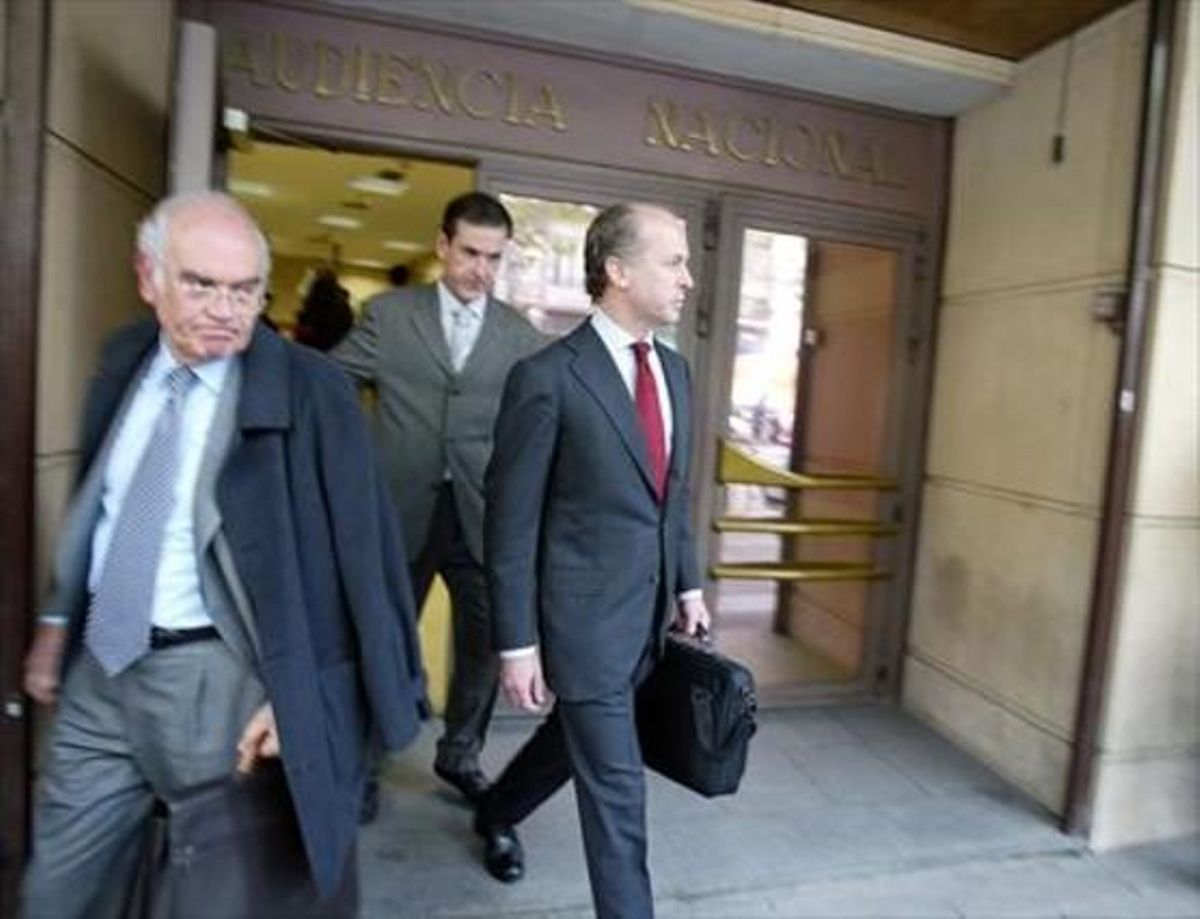 Felipe Benjumea saliendo de la Audiencia Nacional, que ha iniciado los trámites para embargar sus bienes. Felipe Benjumea saliendo de la Audiencia Nacional, que ha iniciado los trámites para embargar sus bienes.
