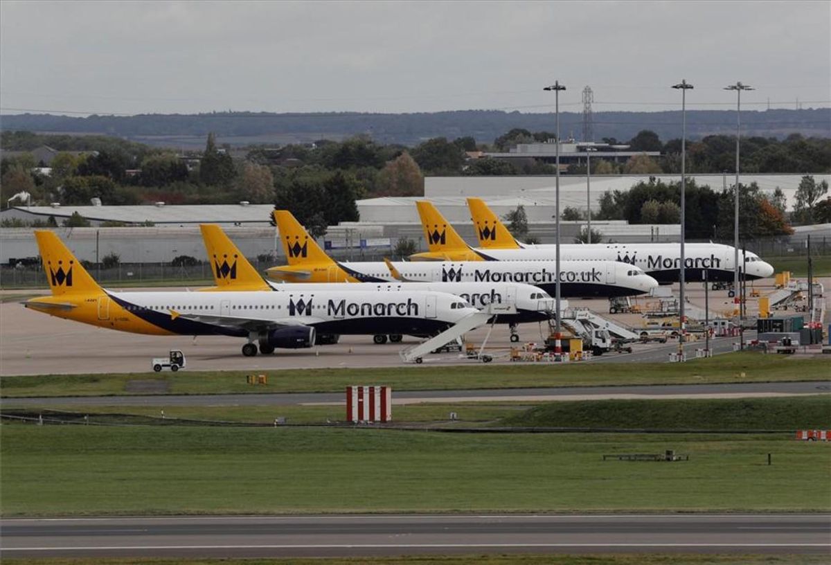 Aviones de Monarch en el aeropuerto de Birmingham, en el Reino Unido. Aviones de Monarch en el aeropuerto de Birmingham, en el Reino Unido.
