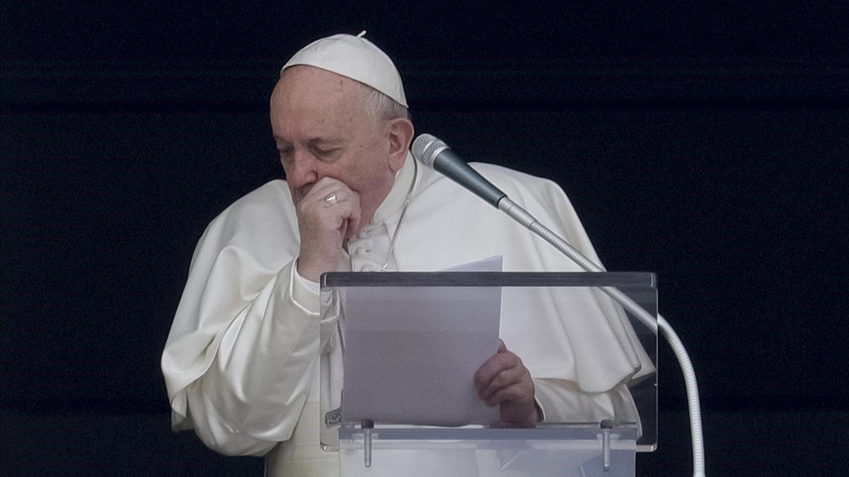 El Papa tose durante el Angelus de esta mañana en el Vaticano