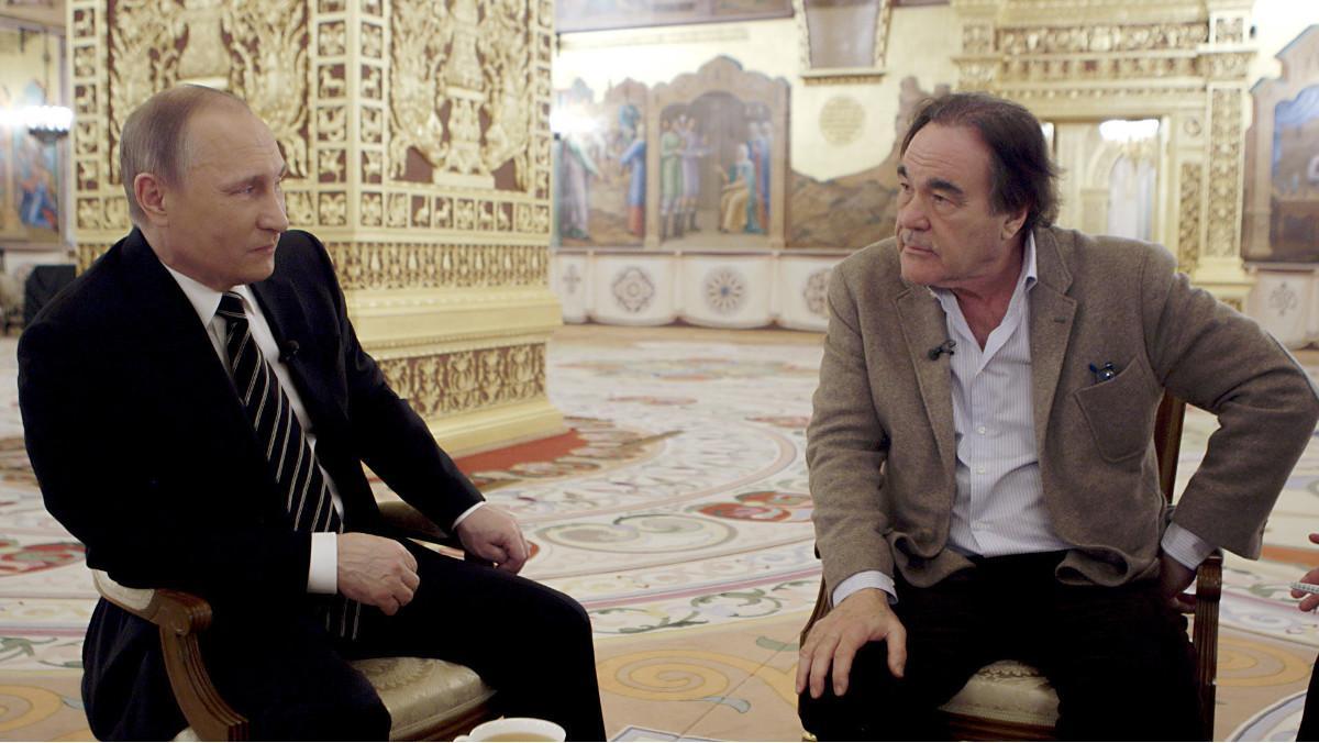 Vladimir Putin y Oliver Stone, en la serie documental que estrena en España la plataforma de pago Movistar+.