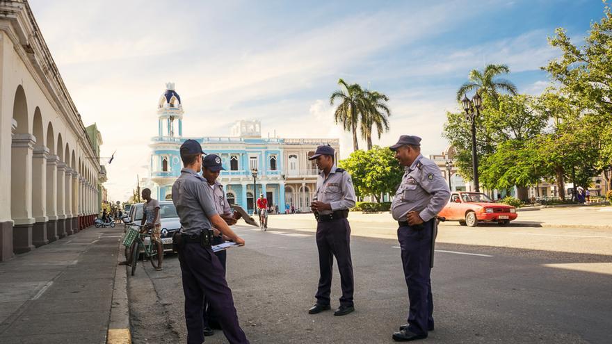 Un hombre asesina a cuatro personas a puñaladas en La Habana y se quita la vida - Vimarsana News