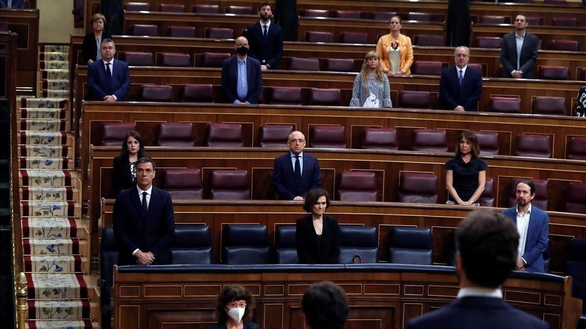 El presidente del Gobierno, Pedro Sánchez, en el Pleno del Congreso para pedir la última prórroga sobre estado de alarma junto a parte de su equipo El presidente del Gobierno, Pedro Sánchez, en el Pleno del Congreso para pedir la última prórroga sobre estado de alarma junto a parte de su equipo