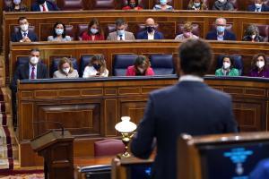 MADRID 13-10-2021 POLITICA Sesión de control al Gobierno en el Congreso de los Diputados , en la imagen el presidente del Gobierno Pedro Sanchez y Pablo Casado de espaldas.