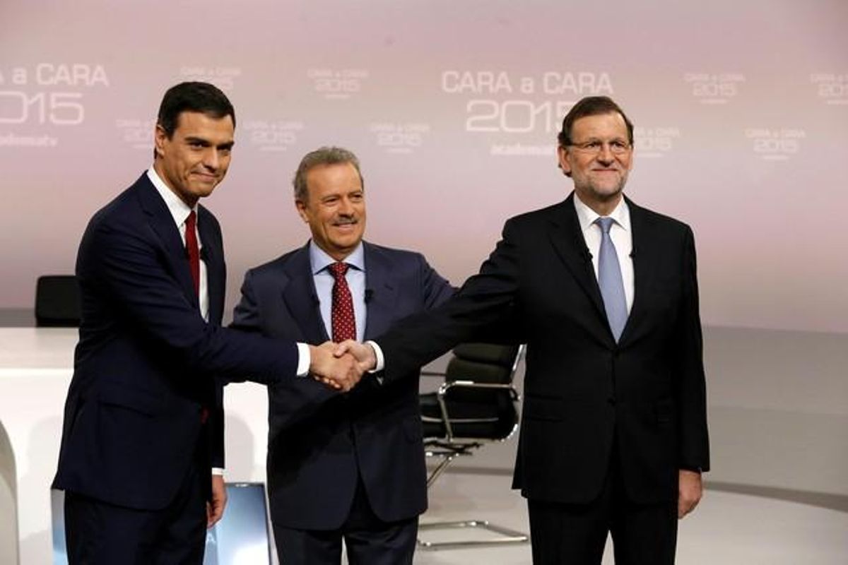 Pedro Sánchez y Mariano Rajoy, con Manuel Campo Vidal, al inicio del cara a cara. Pedro Sánchez y Mariano Rajoy, con Manuel Campo Vidal, al inicio del cara a cara.