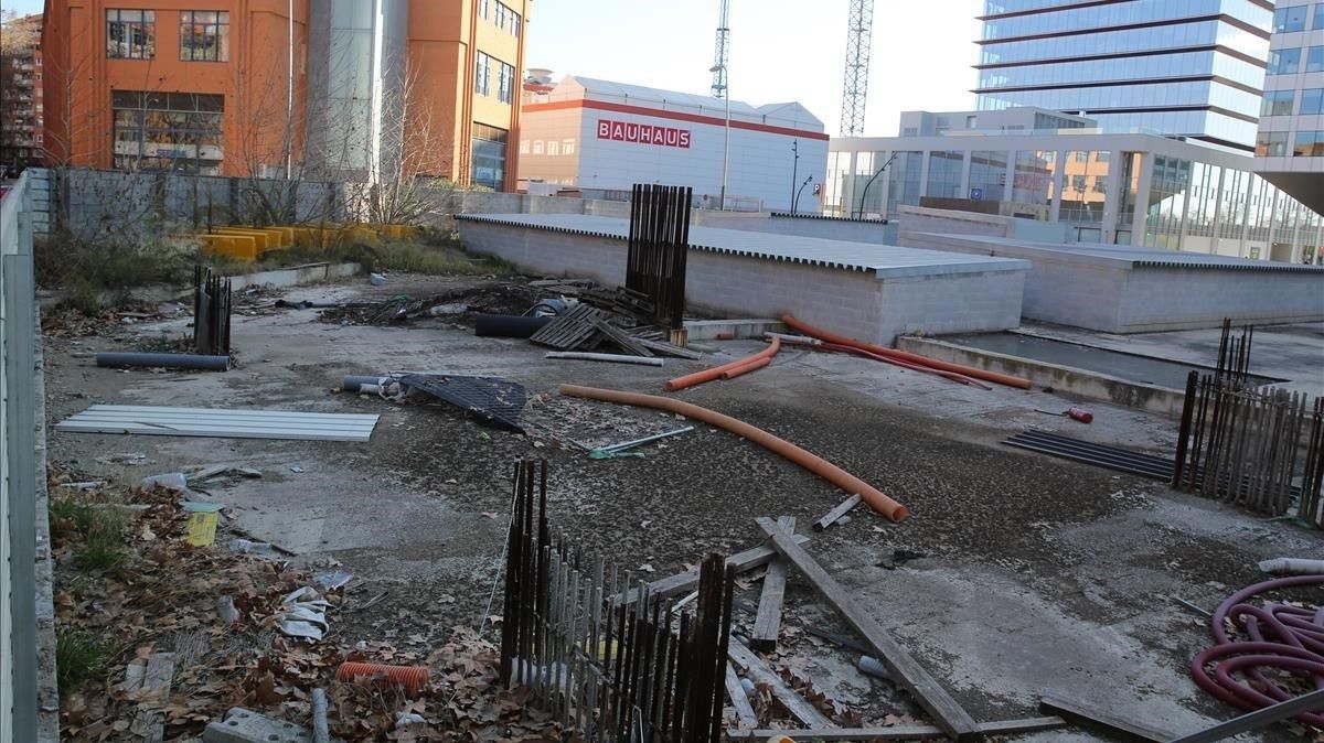 Solar en el que está proyectado un hotel de 408 plazas, en la calle de Alts Forns, en La Marina del Prat. Solar en el que está proyectado un hotel de 408 plazas, en la calle de Alts Forns, en La Marina del Prat.