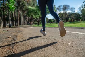 Asics: las zapatillas de running rebajadas a precio mínimo histórico