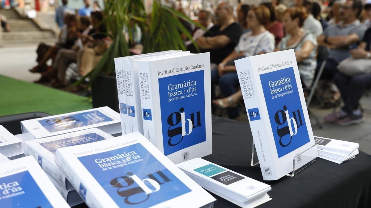 L'IEC publica la nova gramàtica bàsica del català, més «flexible»