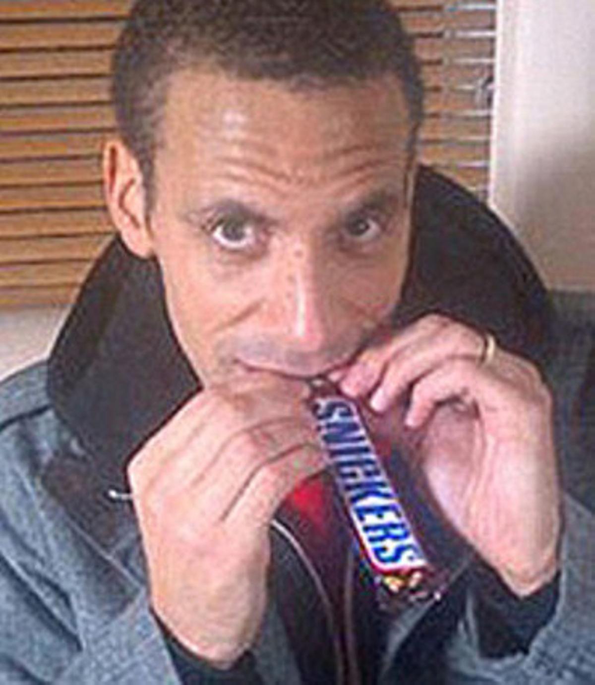 Imagen del Twitter del jugador del Manchester United Rio Ferdinand con el ’snack’. Imagen del Twitter del jugador del Manchester United Rio Ferdinand con el ’snack’.