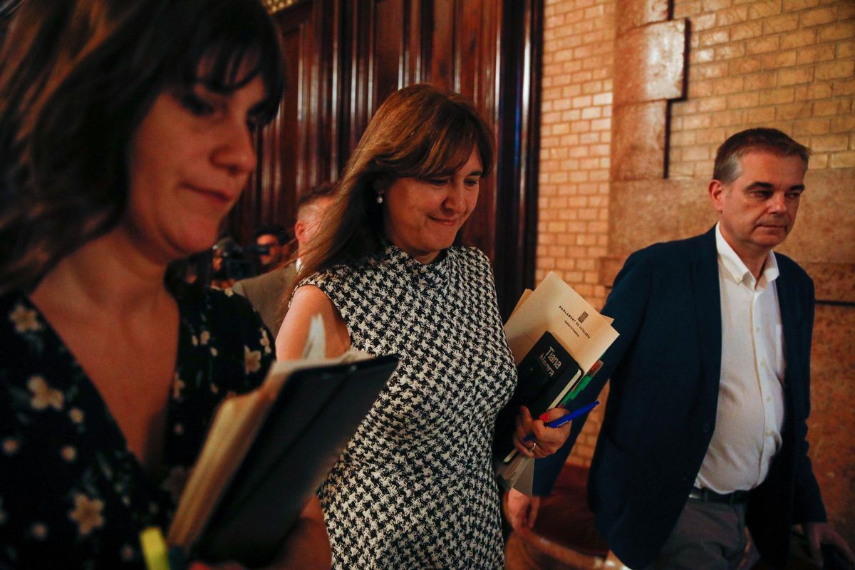 El Parlament manté els assessors de Laura Borràs a l’espera d’un acord entre ERC i Junts El Parlament manté els assessors de Laura Borràs a l’espera d’un acord entre ERC i Junts