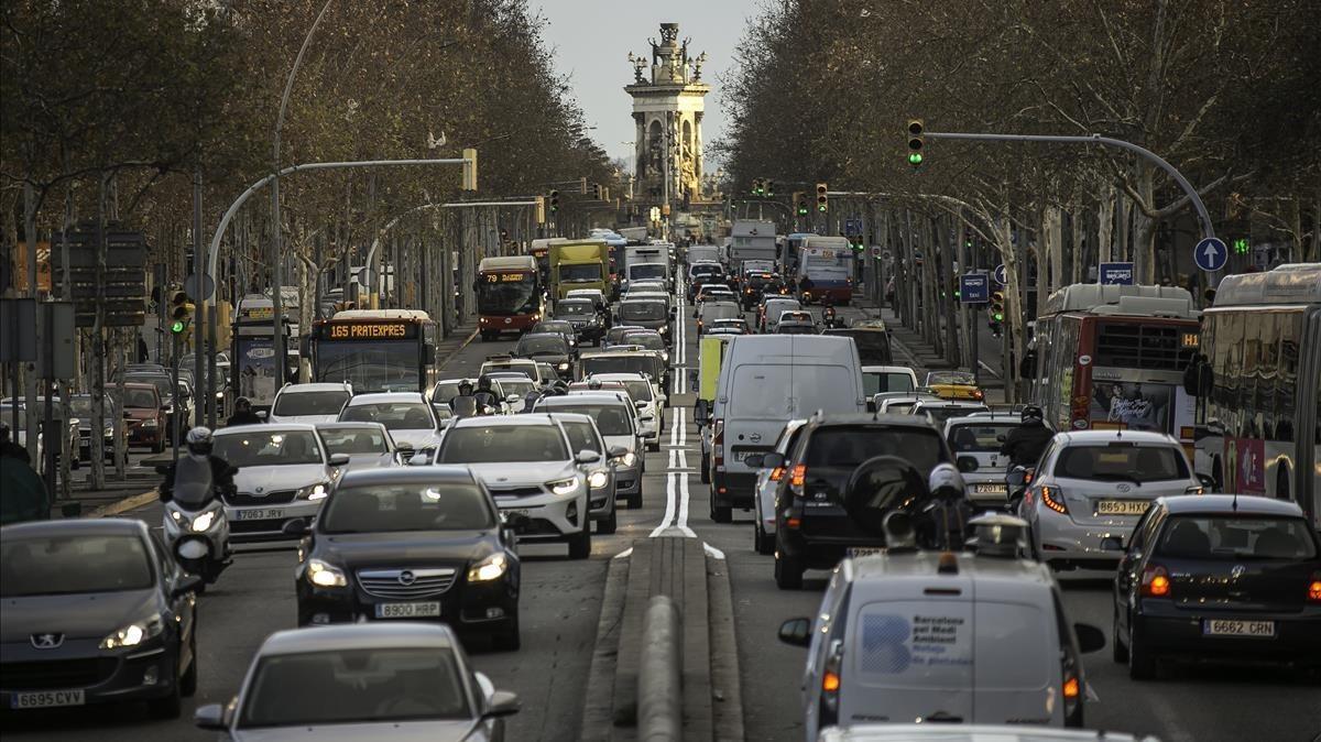 Barcelona no s'atreveix amb el peatge urbà contra el cotxe