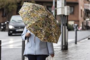 Abrigo y paraguas para un inicio de semana marcado por la borrasca Efraín