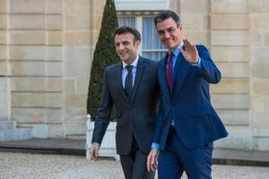 Apoyo de Sánchez y Scholz a Macron con el MidCat de fondo