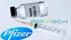Pfizer y BionNtech solicitan autorización para distribuir su vacuna en la UE.