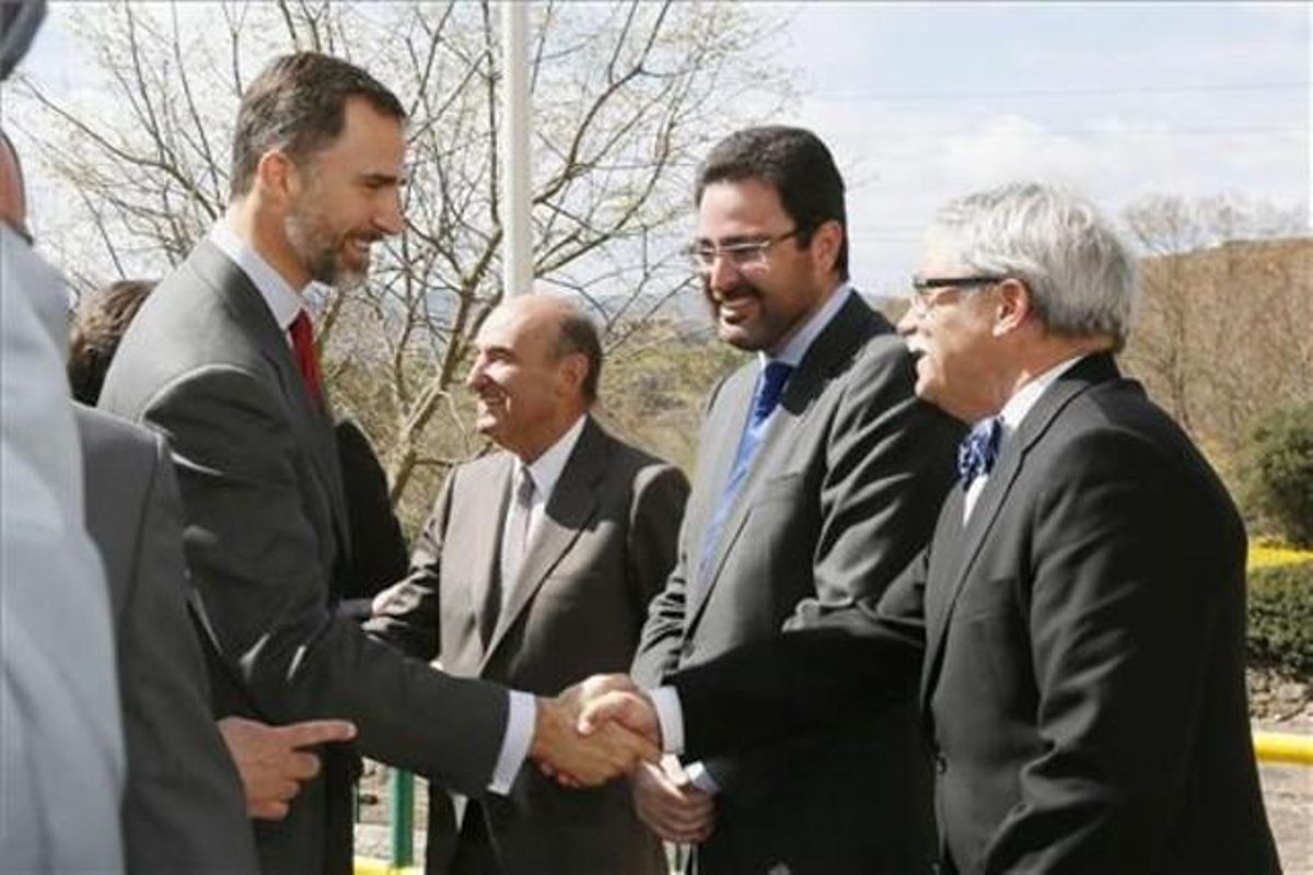 El Príncipe, con el presidente de Endesa, Borja Prado. El Príncipe, con el presidente de Endesa, Borja Prado.