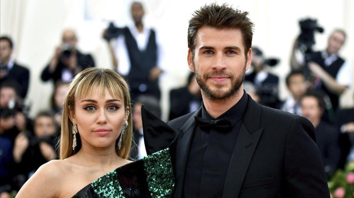 Miley Cyrus y Liam Hemsworth posan en el ’photocall’ de la gala solidaria del Metropolitan Museum of Art s Costume, el pasado mayo en Nueva York. Miley Cyrus y Liam Hemsworth posan en el ’photocall’ de la gala solidaria del Metropolitan Museum of Art s Costume, el pasado mayo en Nueva York.