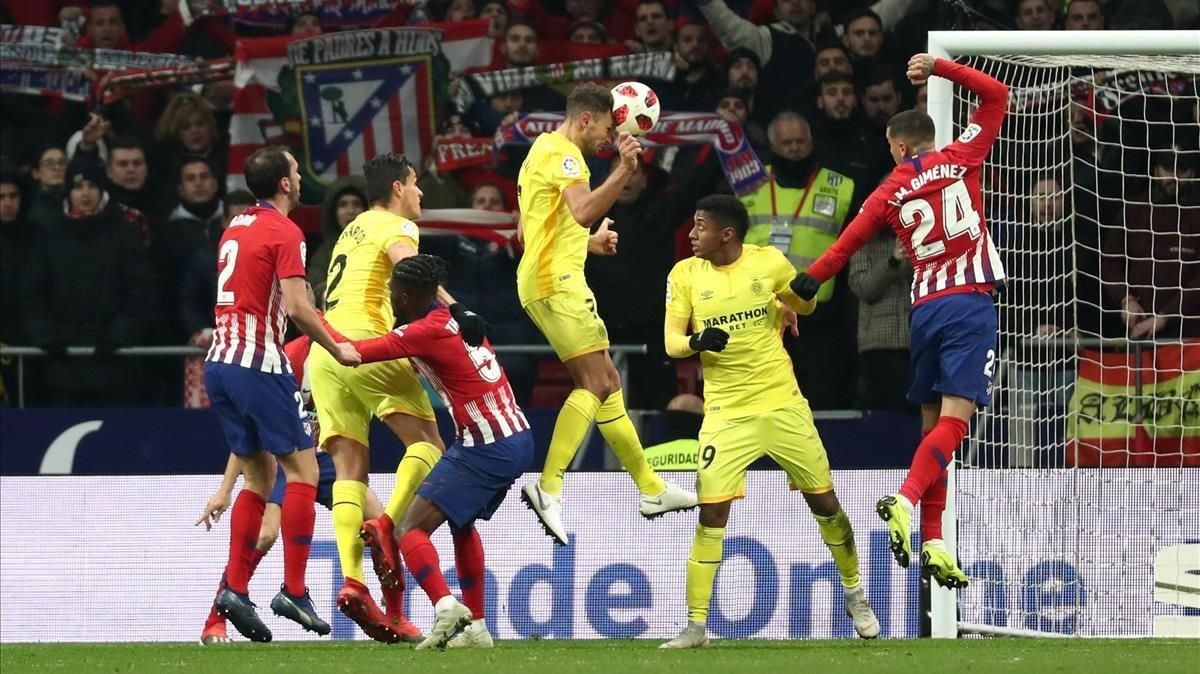 Los jugadores del Atleti y el Girona en el Wanda. Los jugadores del Atleti y el Girona en el Wanda.
