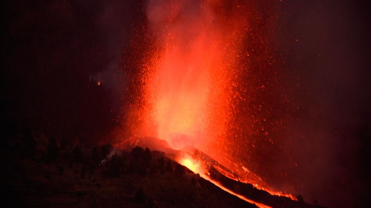 Erupción en el volcán de La Palma. Erupción en el volcán de La Palma.