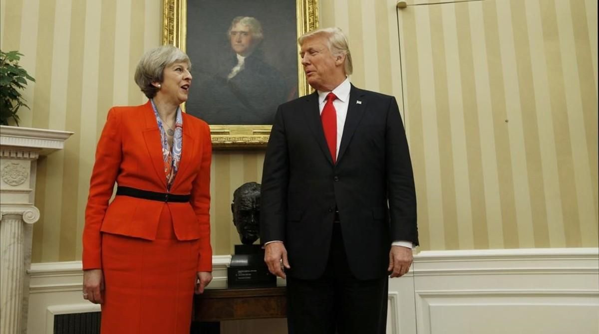 Trump y May, durante su encuentro en el Despacho Oval, en la Casa Blanca, el 27 de enero. Trump y May, durante su encuentro en el Despacho Oval, en la Casa Blanca, el 27 de enero.