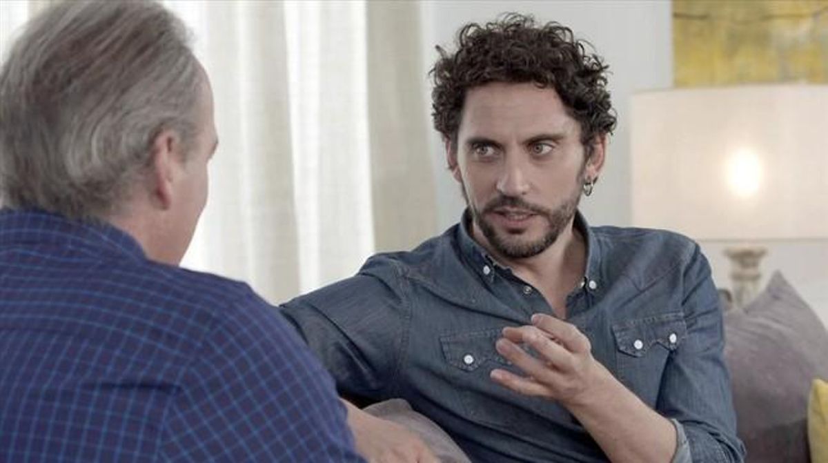 Un momento de la entrevista entre Bertín Osborne y el actor sevillano Paco León, en el programa En la tuya o en la mía’ de Antena 3. Un momento de la entrevista entre Bertín Osborne y el actor sevillano Paco León, en el programa En la tuya o en la mía’ de Antena 3.