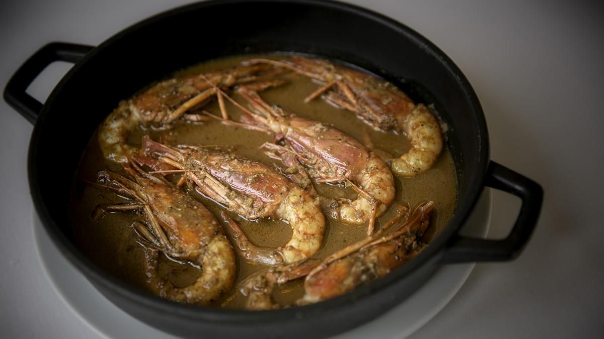 La cazuela de gambas con chocolate. La cazuela de gambas con chocolate.