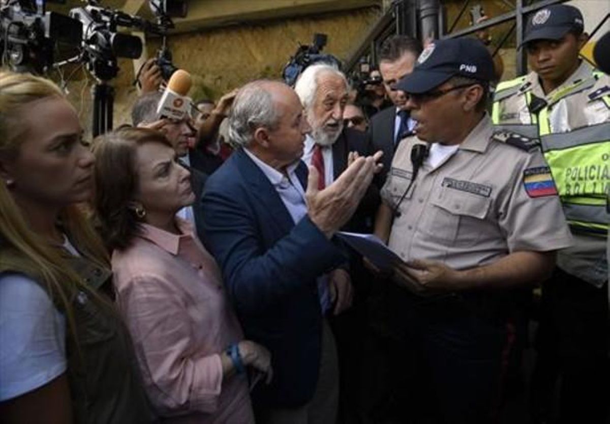 El senador español Josep Maldonado intenta pactar la visita al exalcalde de Caracas preso Daniel Ceballos. El senador español Josep Maldonado intenta pactar la visita al exalcalde de Caracas preso Daniel Ceballos.