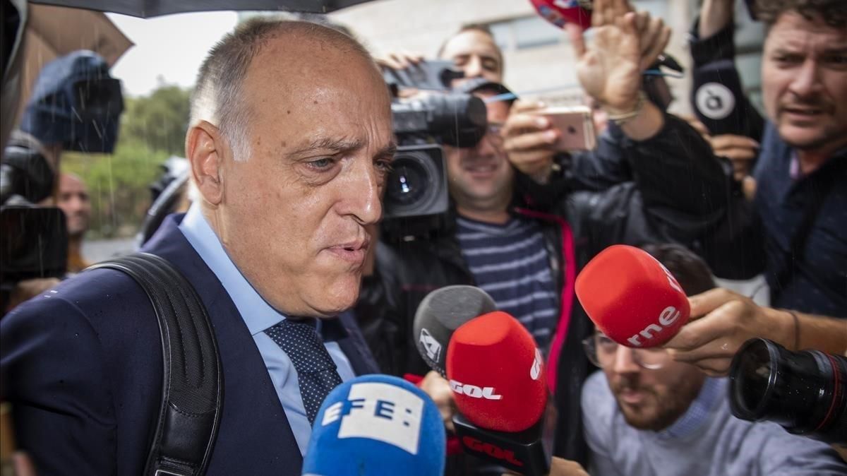 Tebas, presidenta de la Liga, a su entrada en la Ciudad de la Justicia para declarar como testigo en el caso del presunto amaño entre el Levante y el Zaragoza Tebas, presidenta de la Liga, a su entrada en la Ciudad de la Justicia para declarar como testigo en el caso del presunto amaño entre el Levante y el Zaragoza