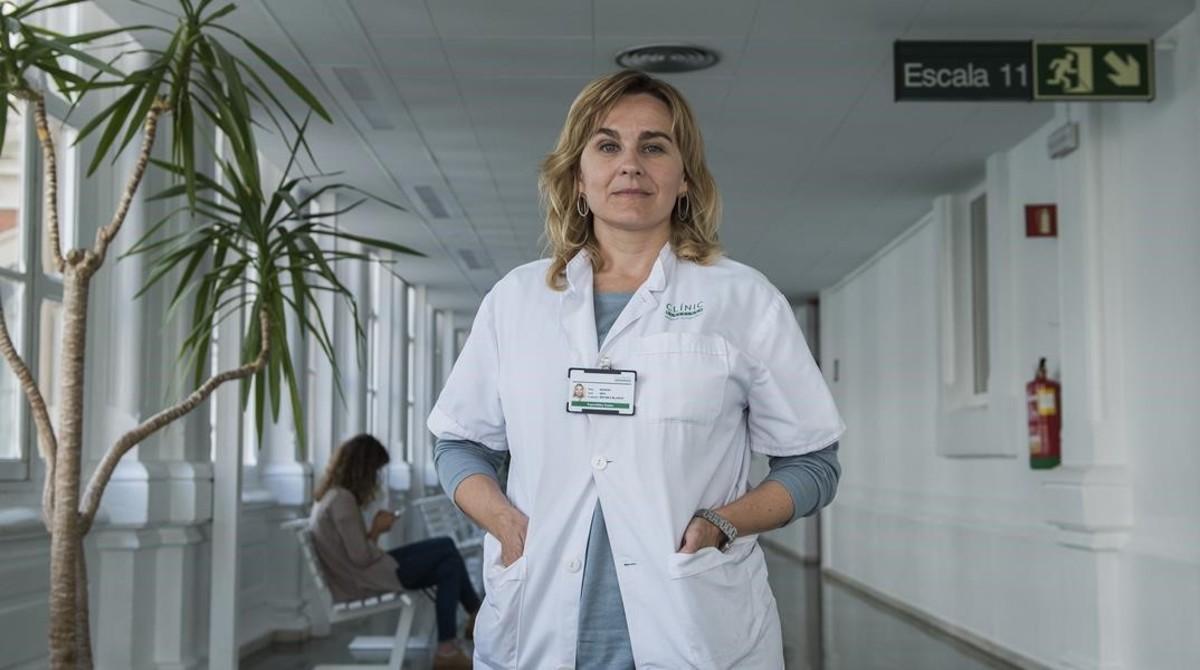 La psiquiatra Iria Méndez, en el Hospital Clínic.