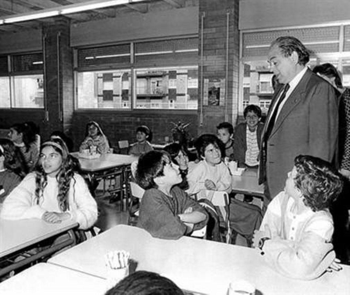 Jordi Pujol, en una escuela de Santa Coloma de Gramenet en 1988. Jordi Pujol, en una escuela de Santa Coloma de Gramenet en 1988.