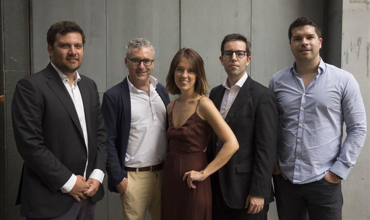 De izquierda a derecha, Pere Monràs, Agustín Moro, Marta Viñas, Josemaria Siota y Antoni Guitart. De izquierda a derecha, Pere Monràs, Agustín Moro, Marta Viñas, Josemaria Siota y Antoni Guitart.