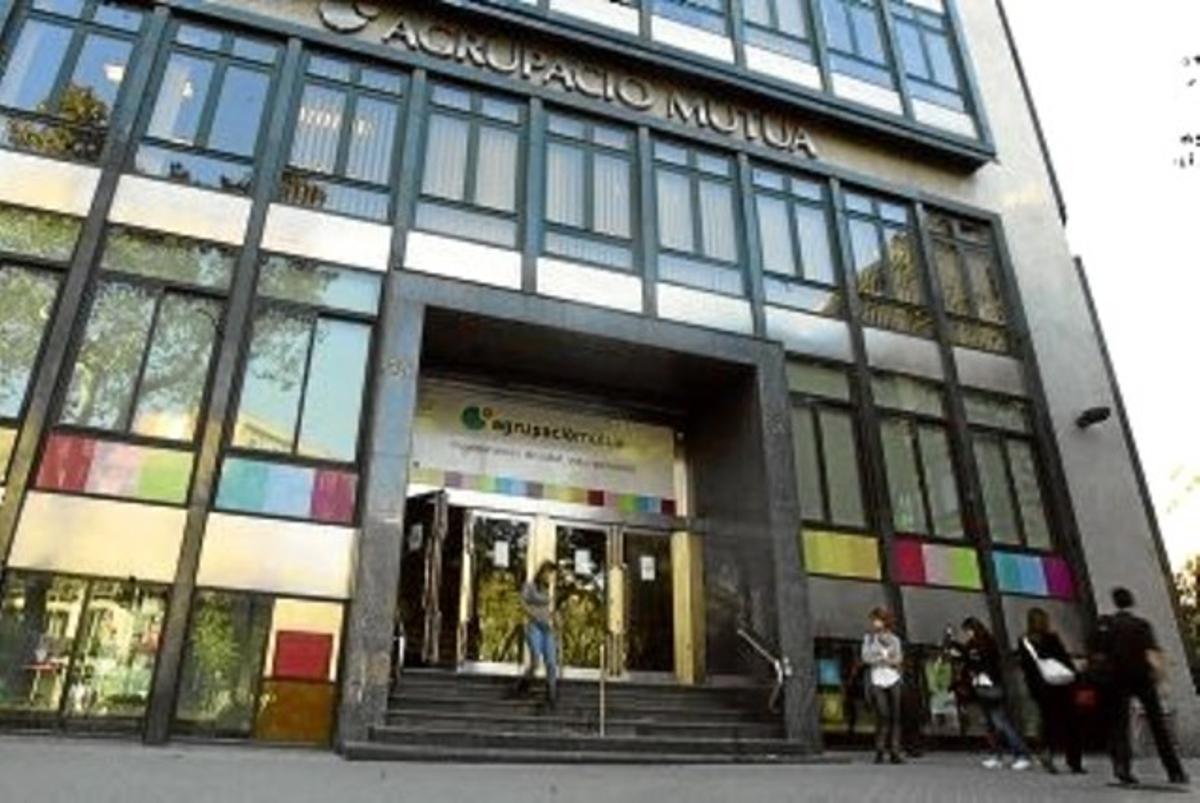 Economía toma el control de Agrupació Mútua para sanearla