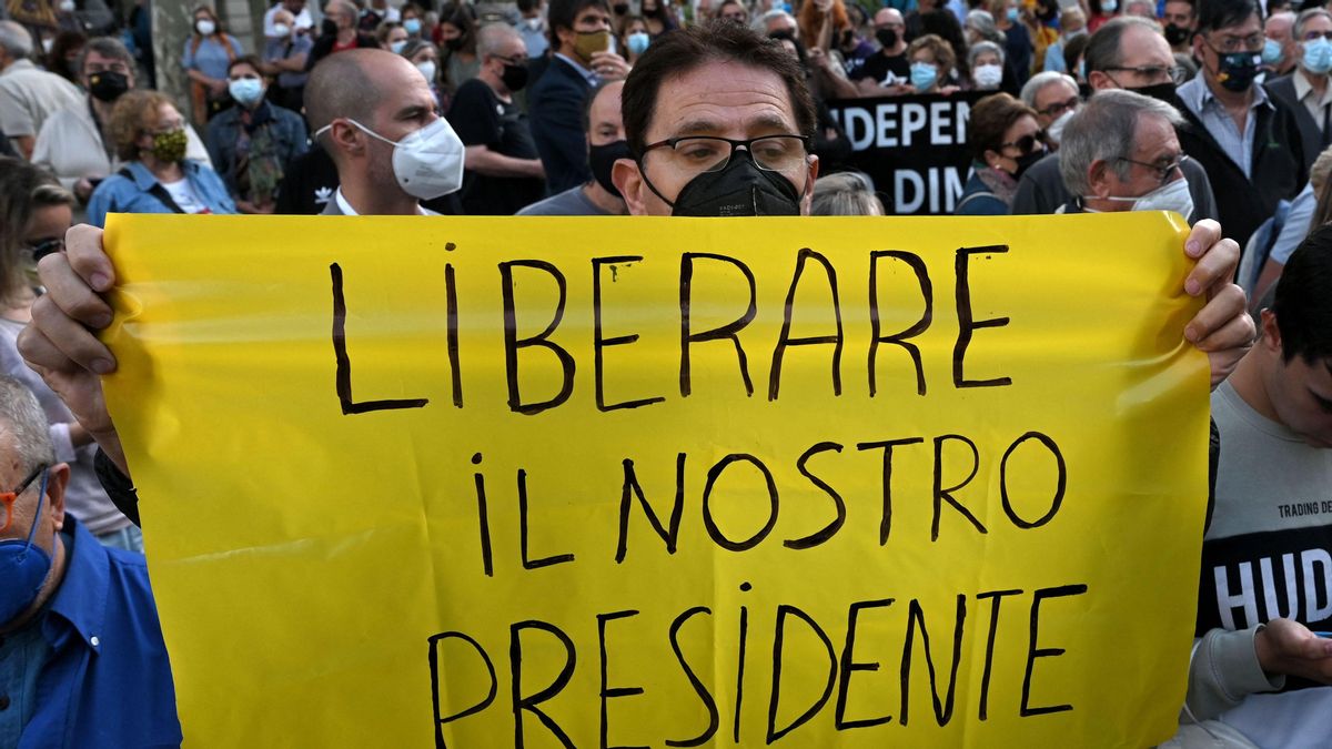 Concentración frente al Consulado Italiano en Barcelona para pedir la liberación de Carles Puigdemont. Concentración frente al Consulado Italiano en Barcelona para pedir la liberación de Carles Puigdemont.