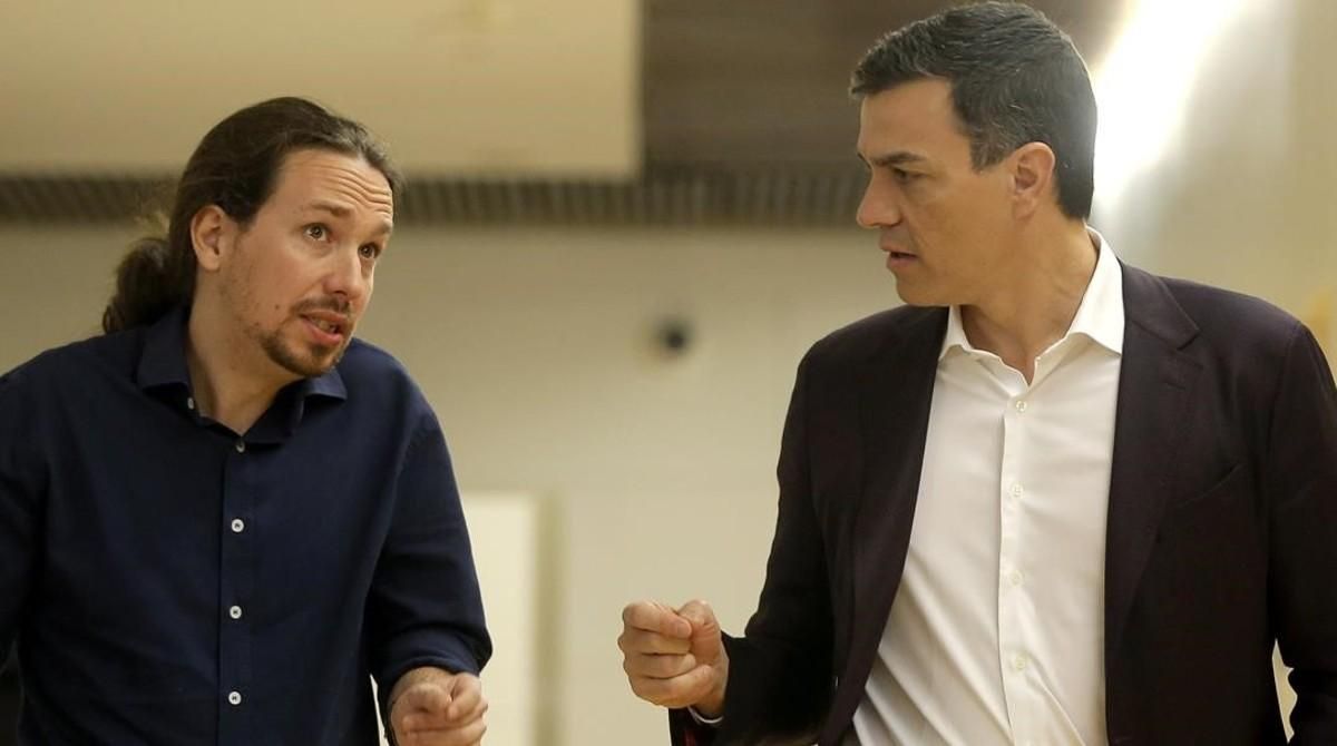 El líder del PSOE, Pedro Sánchez, y el de Podemos, Pablo Iglesias, en una de las reuniones que mantuvieron en el Congreso tras el 20-D El líder del PSOE, Pedro Sánchez, y el de Podemos, Pablo Iglesias, en una de las reuniones que mantuvieron en el Congreso tras el 20-D