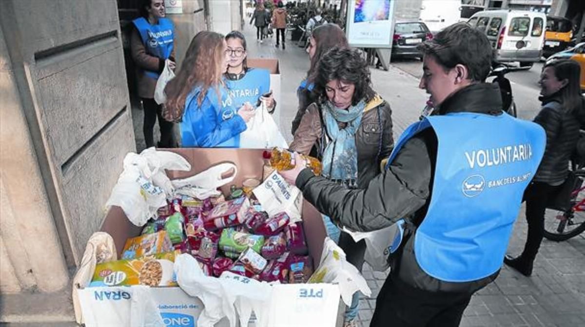 BANC D’ALIMENTS. Más de 100.000 hogares dependen del Gran Recapte. BANC D’ALIMENTS. Más de 100.000 hogares dependen del Gran Recapte.