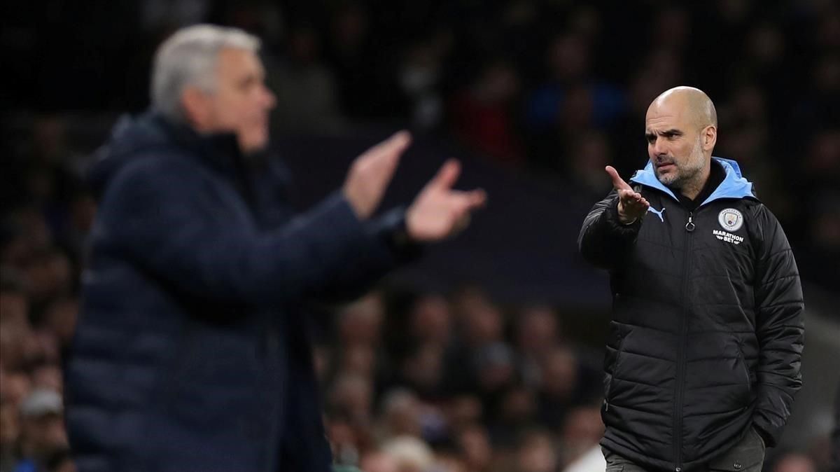 Mourinho y Guardiola, en un partido de la Premier. Mourinho y Guardiola, en un partido de la Premier.