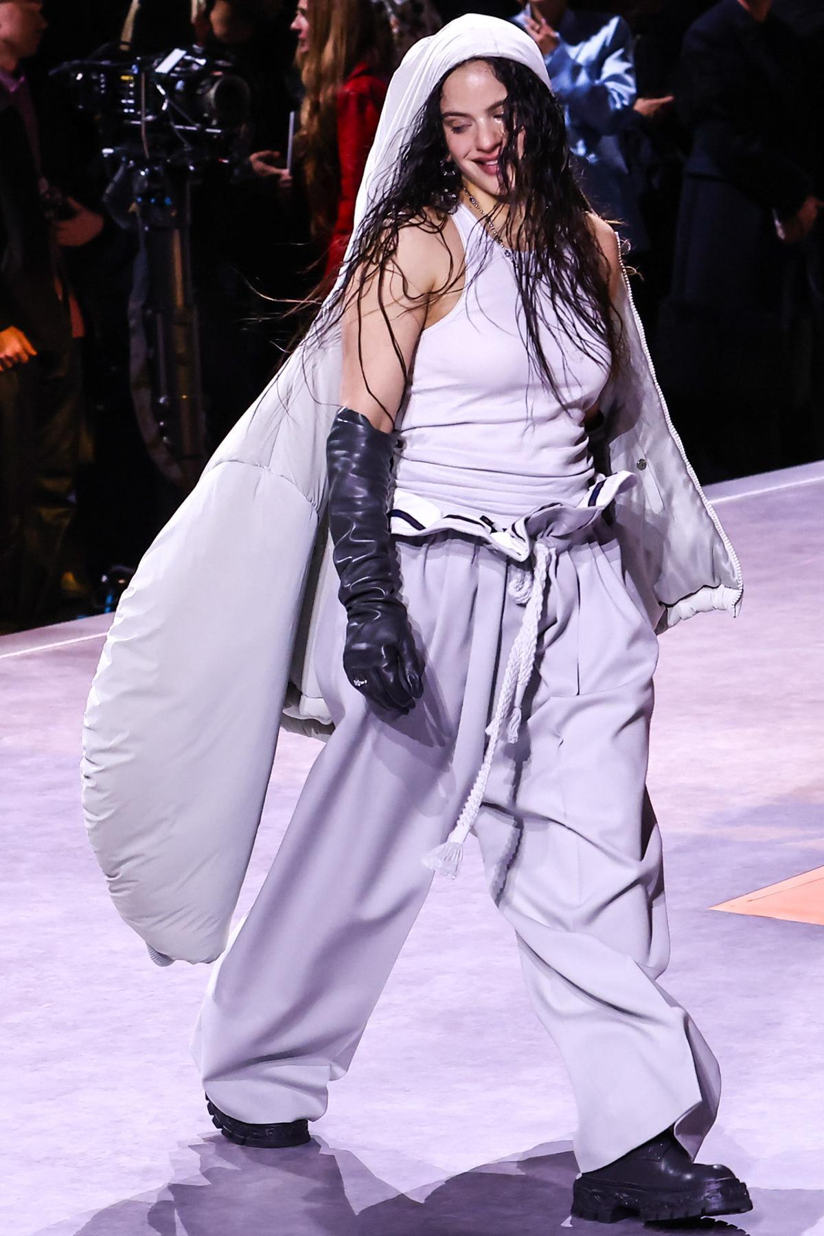 París, Francia. 19th de enero de 2023. Rosalia actuó durante el desfile de Louis  Vuitton Menswear Otoño-Invierno 2023-2024 como parte de la Semana de la  Moda de París en París, Francia, el