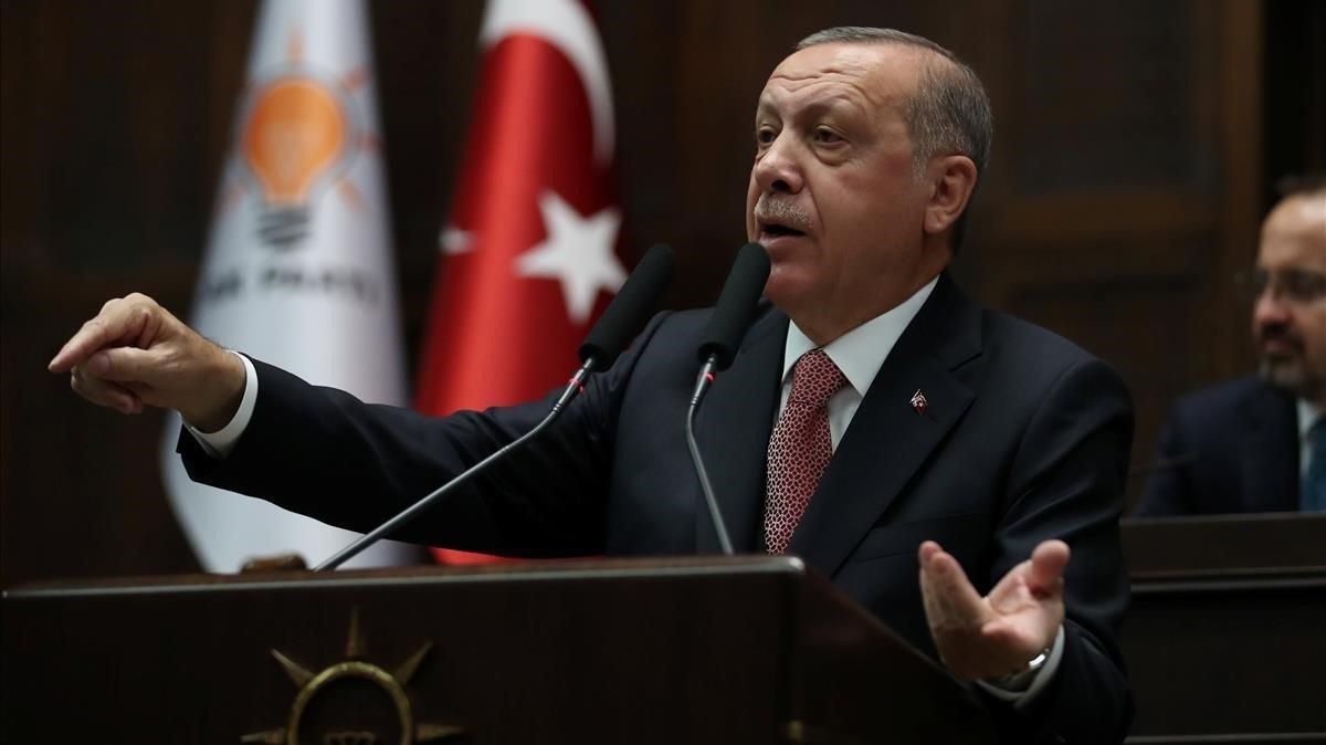 El presidente turco, Tayyip Erdogan se dirige a miembros del Parlamento durante una sesión del parlamento turco en Ankara. El presidente turco, Tayyip Erdogan se dirige a miembros del Parlamento durante una sesión del parlamento turco en Ankara.
