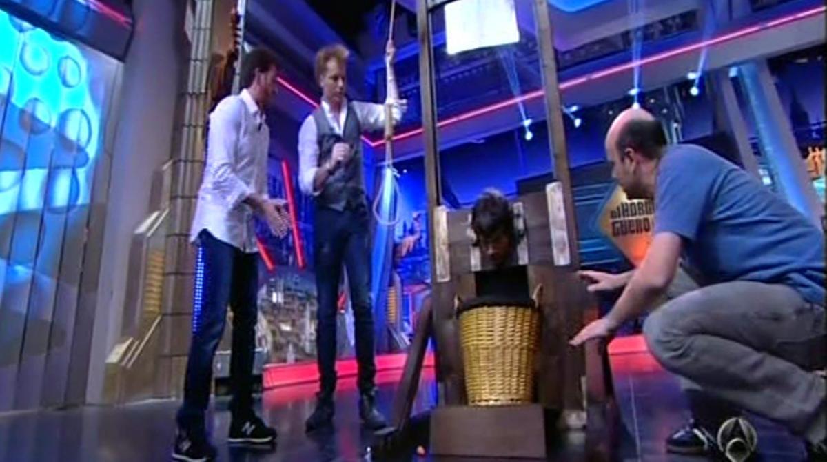 El cantante Dani Martín, en la guillotina (’El hormiguero’, A-3 TV).
