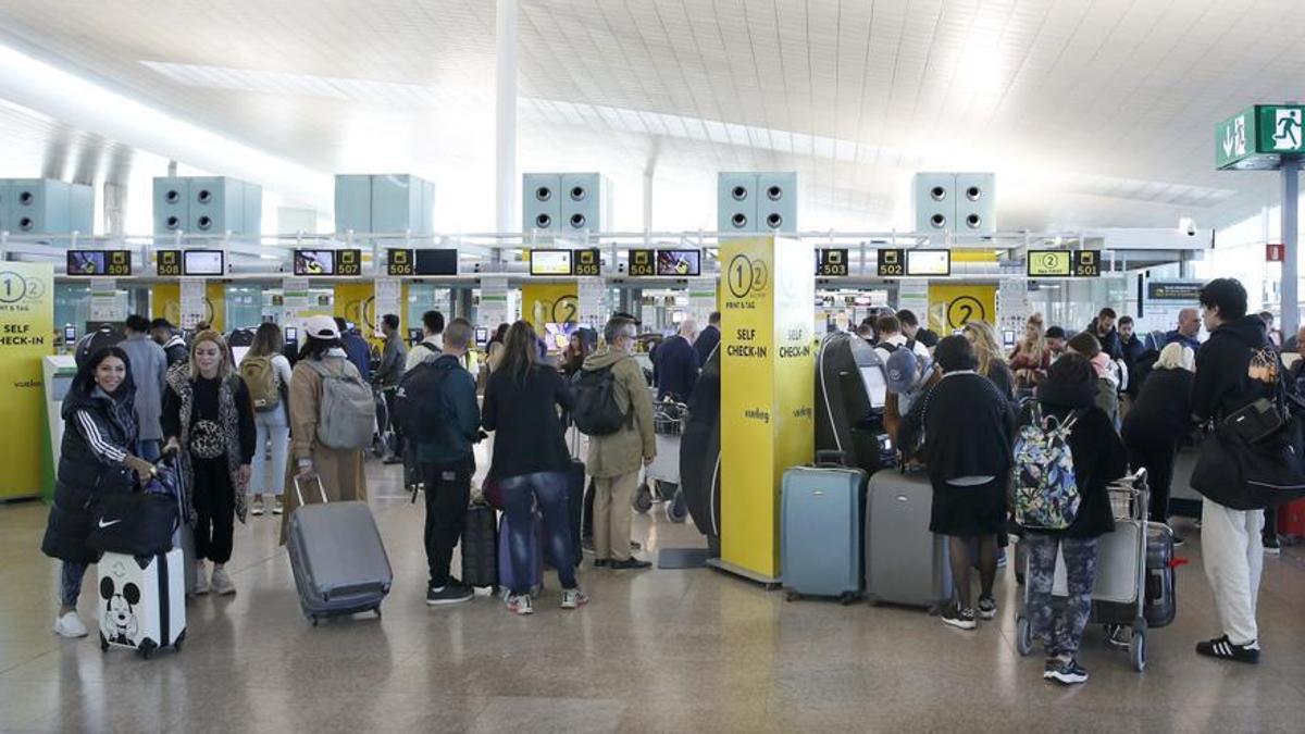 Vaga a Vueling: 64 vols cancel·lats aquest diumenge, 28 d’aquests al Prat