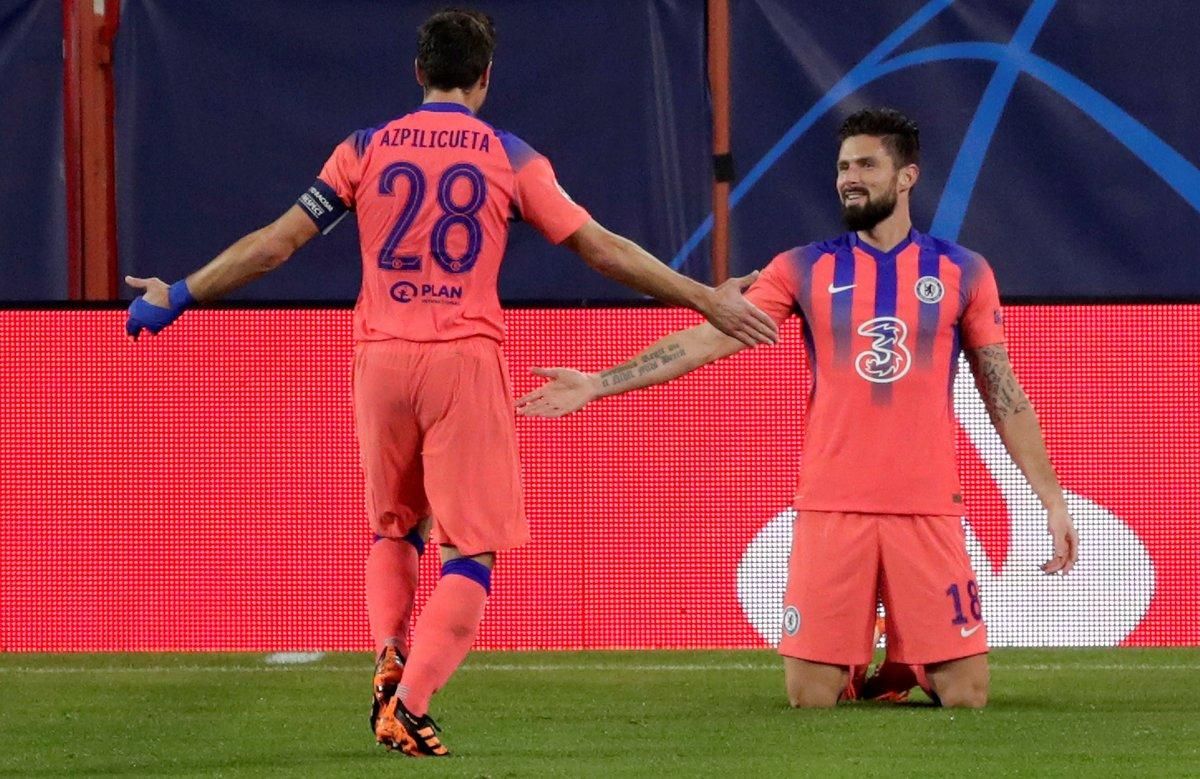 Giroud celebra uno de sus cuatro goles ante el Sevilla. Giroud celebra uno de sus cuatro goles ante el Sevilla.