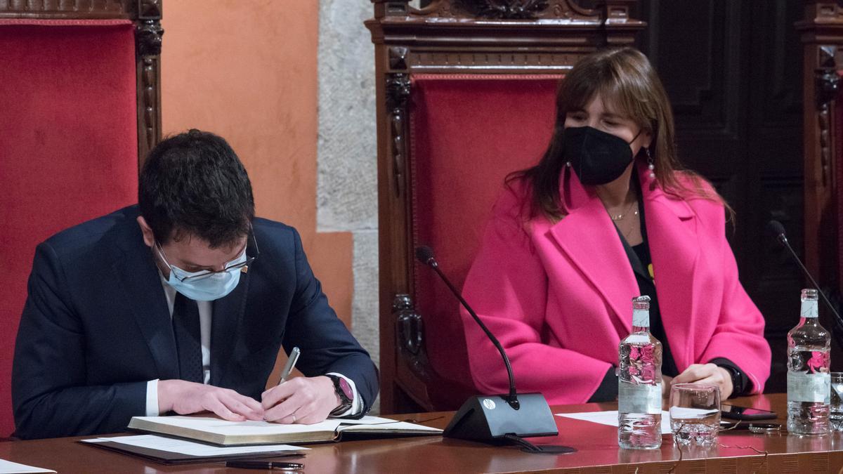 El ’president’ Pere Aragonès y la presidenta del Parlament, Laura Borràs, en Manresa.