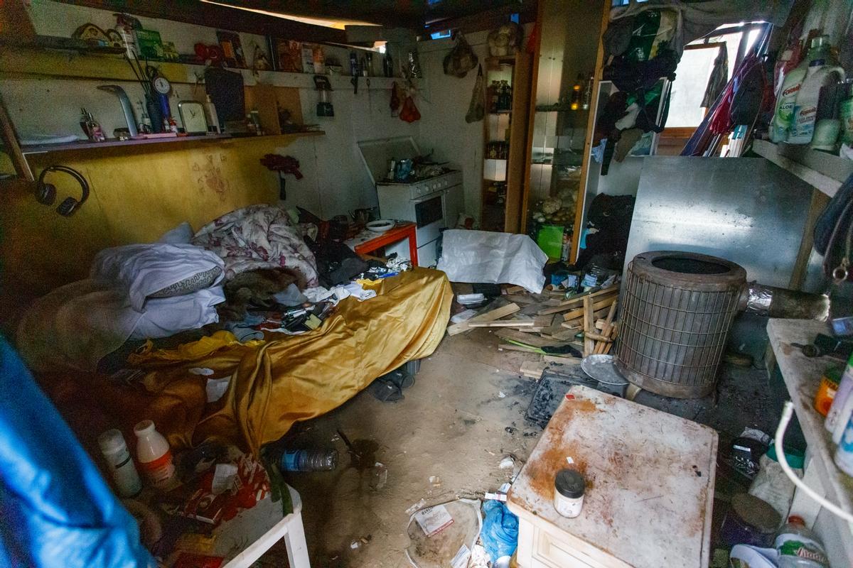Este es el interior de la cabaña donde la mujer estuvo secuestrada durante, aproximadamente, diez días. 